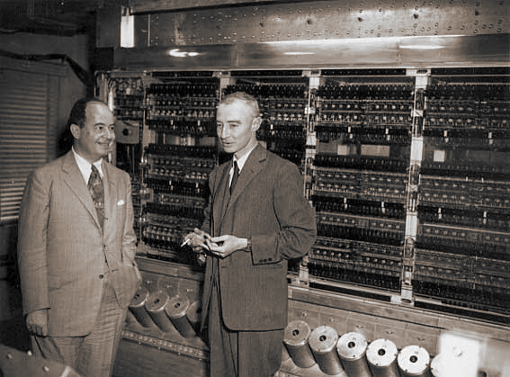 Neumann e Oppenheimer con ENIAC